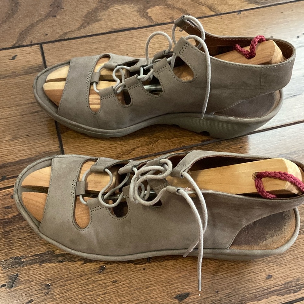 Step into style and comfort with these gently used Clarke wedge sandals!